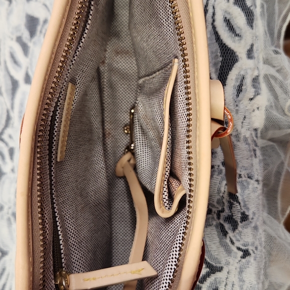 Dooney and Bourke Shoulder Strap purse - Picture 4 of 10